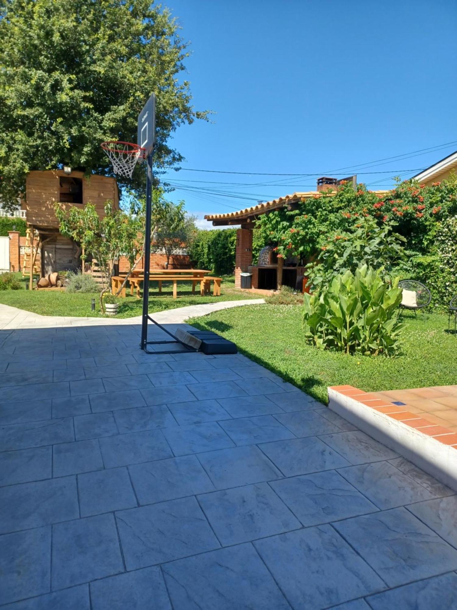 Piscina De Sal Barbacoa Wifi, Parking Gratis, 3 Min Pga Casa El Roble Villa Girona Eksteriør billede